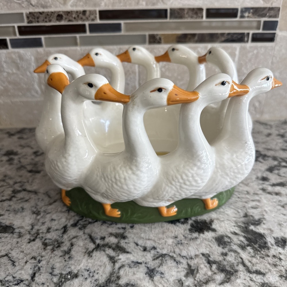Vtg Hand Painted Gaggle of Geese Center Piece/Bowl/Planter